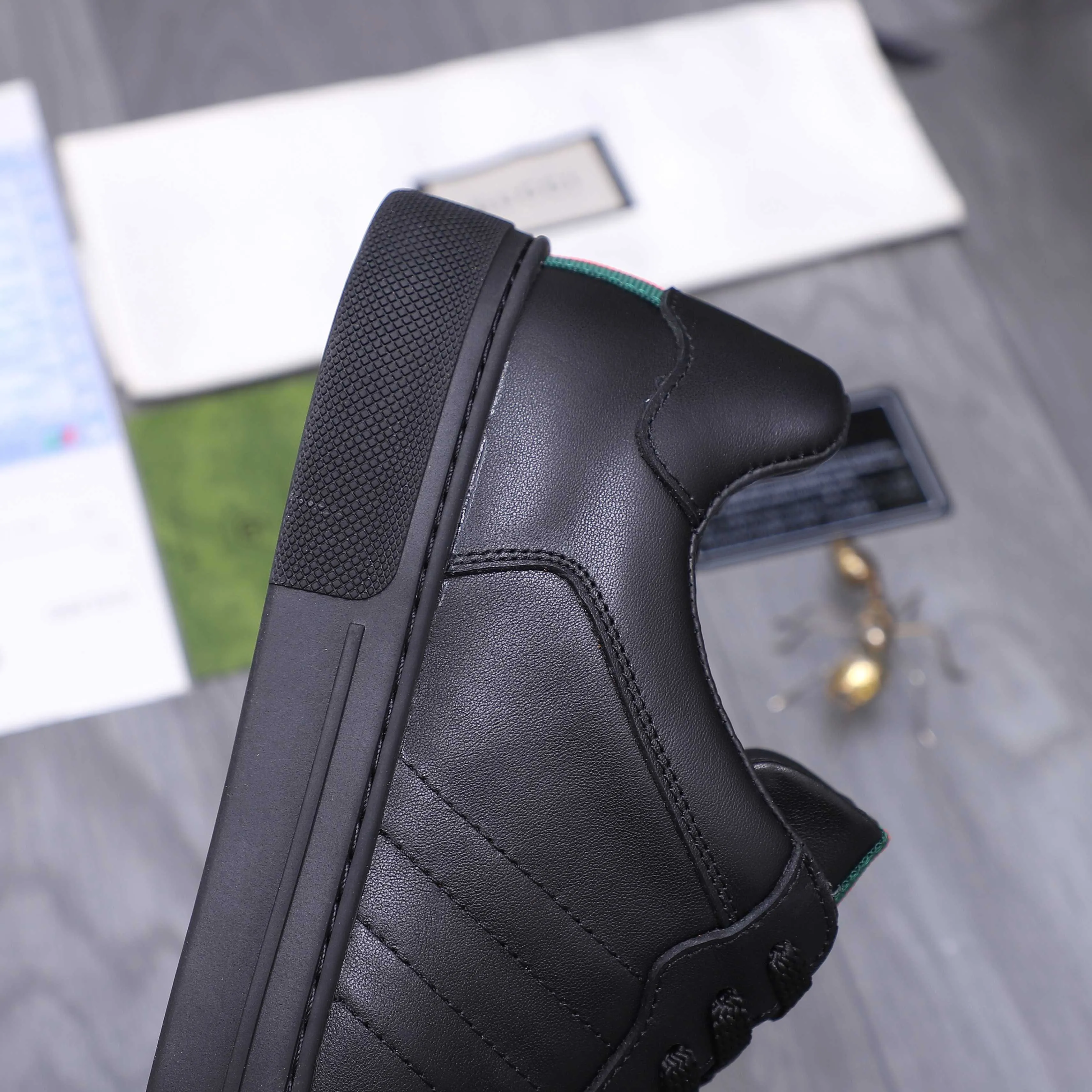Men's shoes 💰p400 Product trademark: GUCCI "Gucci" casual lace-up men's shoes Regular size: 38-45 (45 is custom-made and non-returnable) Product materials: Selected high-quality cowhide upper, pigskin lining, original rubber outsole